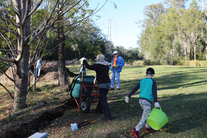 Dawn Road Reserve Bushcare volunteers spread the mulch along the edge of the revegetation site to protect plants from disturbance and council's mowers